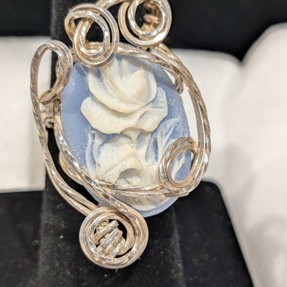 Sterling Silver Wire Wrapped Blue Cameo Ring. Sz 7 - Picture 3 of 3